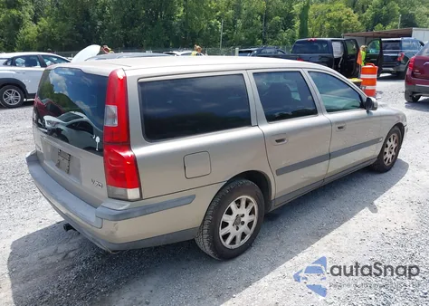 2002 Volvo V70 2.4 from USA, damaged, VIN YV1SW61R321196000